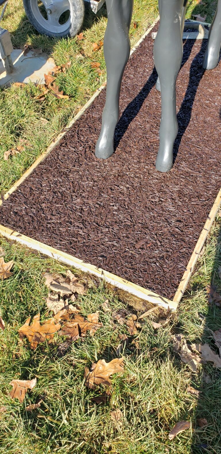 Which is better? Rubber Mulch vs Wood Mulch ConservAStore